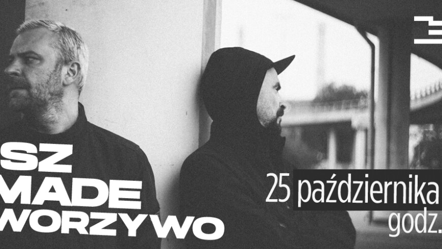 na biało-czarnej fotografii dwóch mężczyzn, napis Fish Emade Tworzywo i data wydarzenia